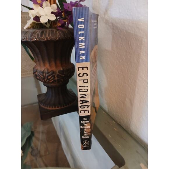 Espionage: The Greatest Spy Operations of the Twentieth Century Ernest Volkman - Picture 2 of 16